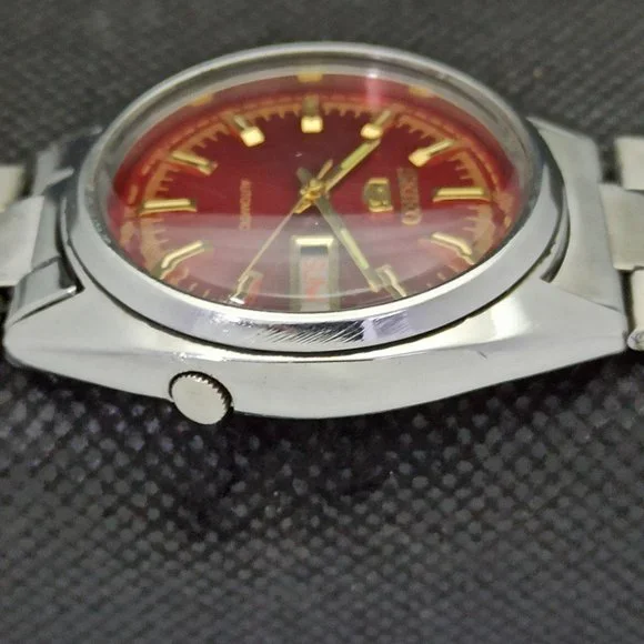 Vintage 1973 Seiko 5 Automatic Mens Silver Watch W/DayDate & Gold Accents - Picture 6 of 8